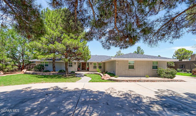 5664 Maurice Bell Dr, El Paso, TX 79932 - photo 4