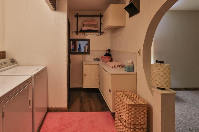 interior space with dark wood-type flooring and washer and clothes dryer