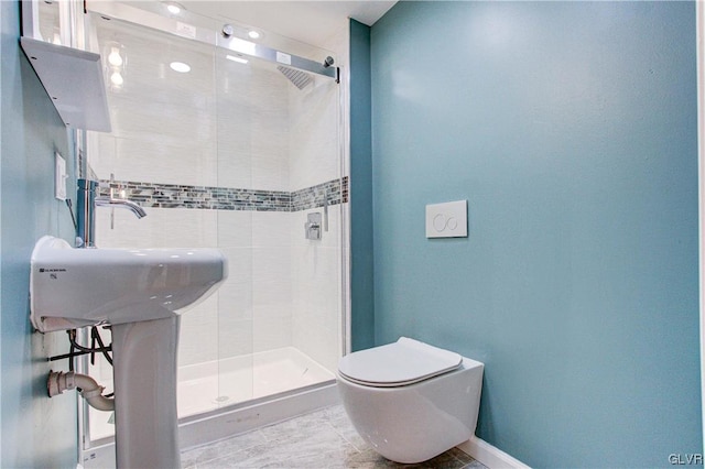 bathroom featuring a tile shower, tile patterned floors, and toilet