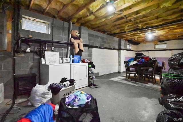 basement with washing machine and dryer