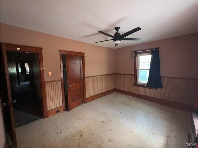 unfurnished room with ceiling fan