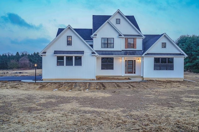 view of modern farmhouse style home