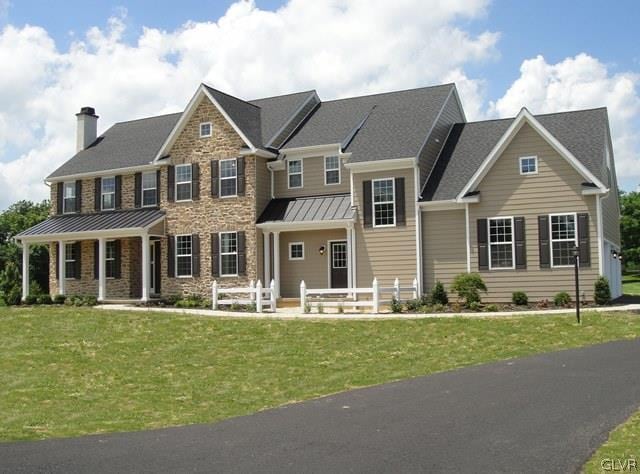 view of front of home with a front lawn