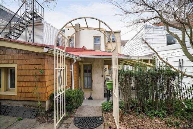 view of front of house featuring fence