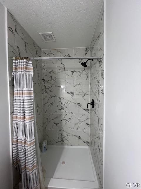 bathroom featuring a textured ceiling