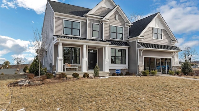 craftsman house with a front lawn