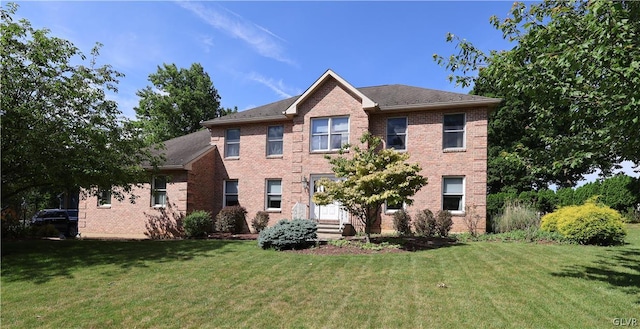 view of front facade featuring a front yard