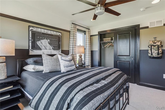 bedroom featuring carpet floors, ceiling fan, and a closet