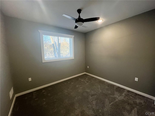 carpeted empty room featuring ceiling fan