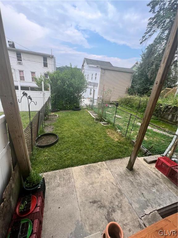 view of yard featuring a patio