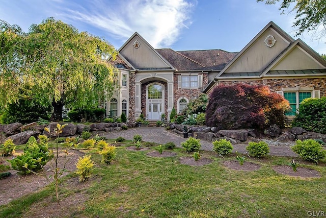 view of front of home featuring a front lawn