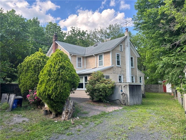 exterior space featuring a front yard