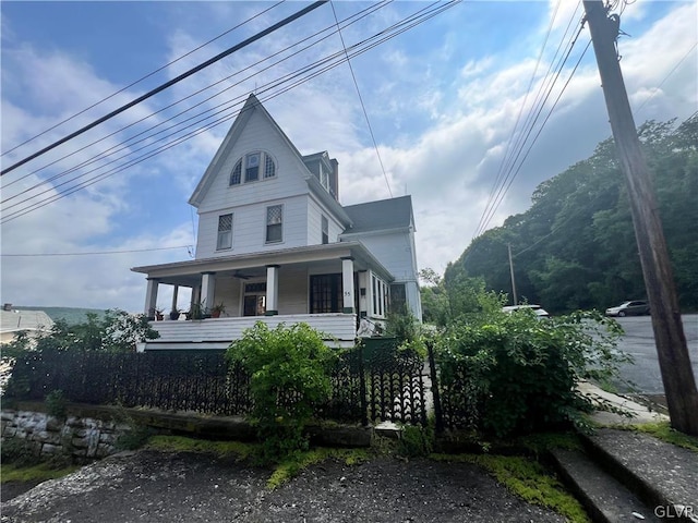 view of front of house featuring a porch