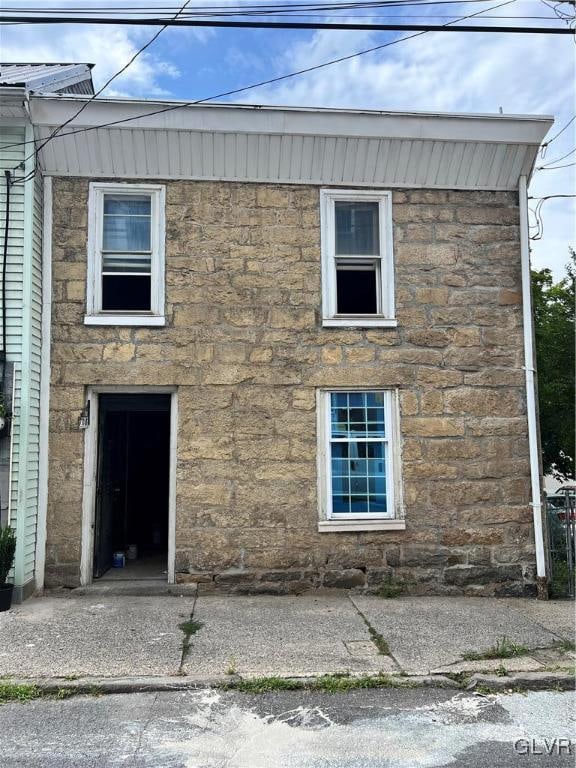 view of front of house