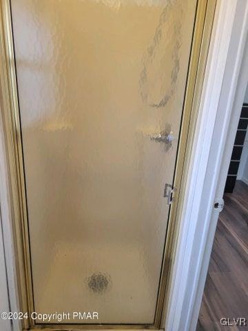 interior details with a shower with shower door