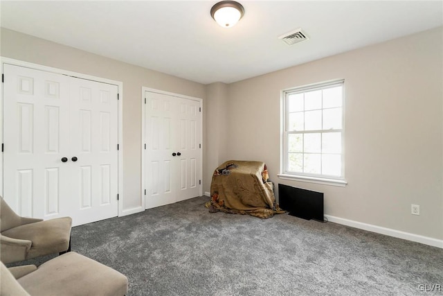 living area with carpet