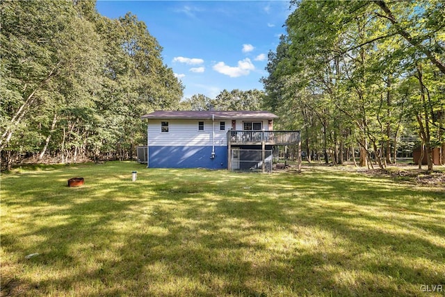 back of house featuring a yard