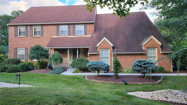 view of front of property with a front yard