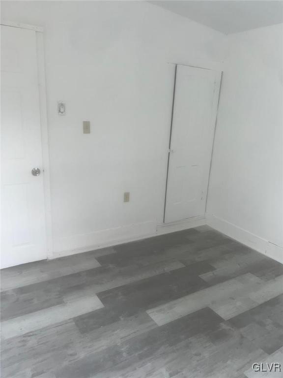 empty room featuring baseboards