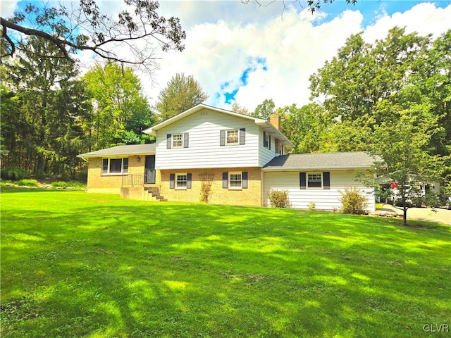 back of house featuring a lawn