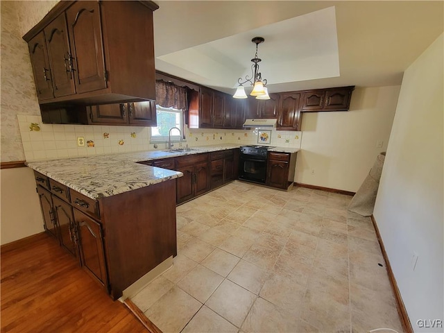 kitchen with sink, black / electric stove, dark brown cabinetry, decorative light fixtures, and tasteful backsplash