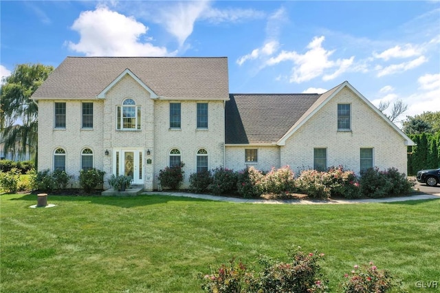 view of front of home featuring a front lawn