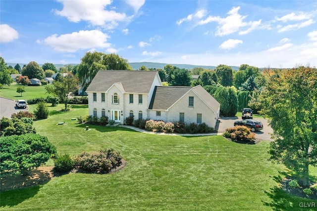 view of front of home featuring a front lawn