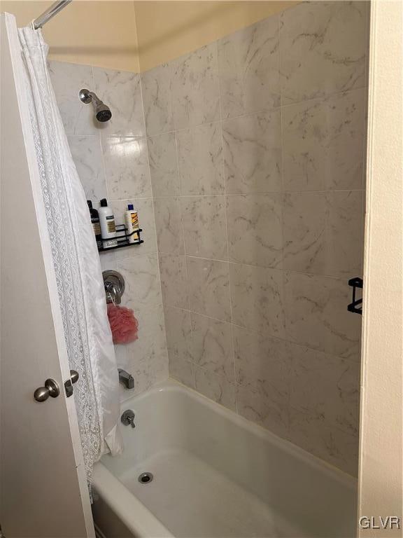 bathroom with shower / tub combo with curtain