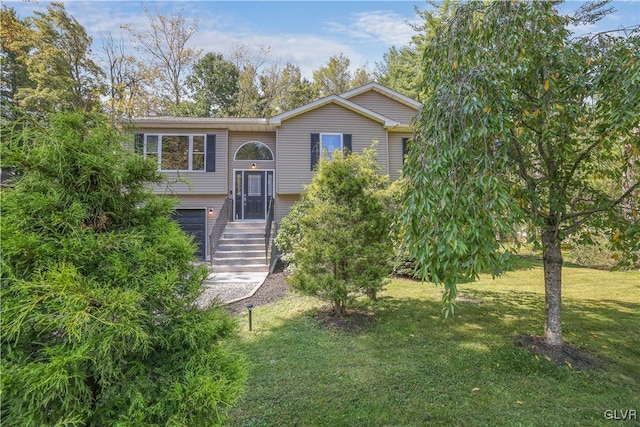 view of front facade with a front yard