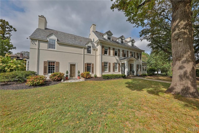 back of house featuring a yard