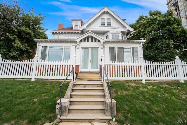 view of front of house with a front yard