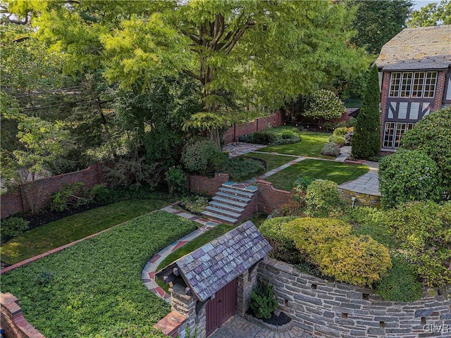 view of yard featuring a patio area