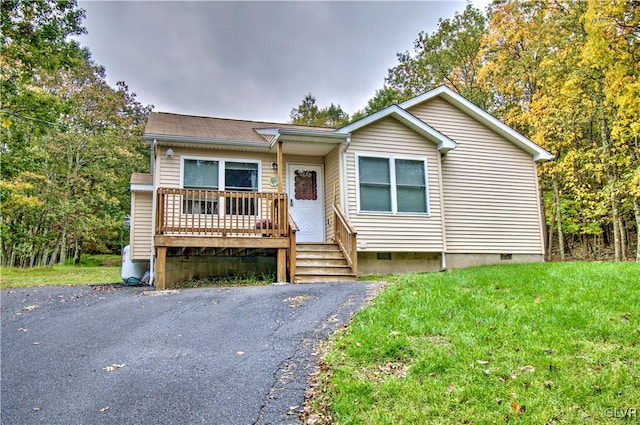 view of front of house featuring a front yard