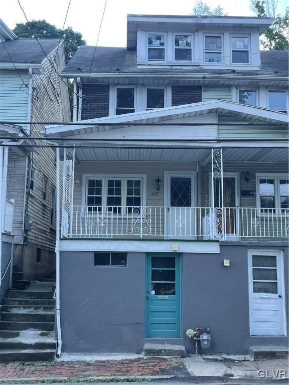 view of front of property with a balcony