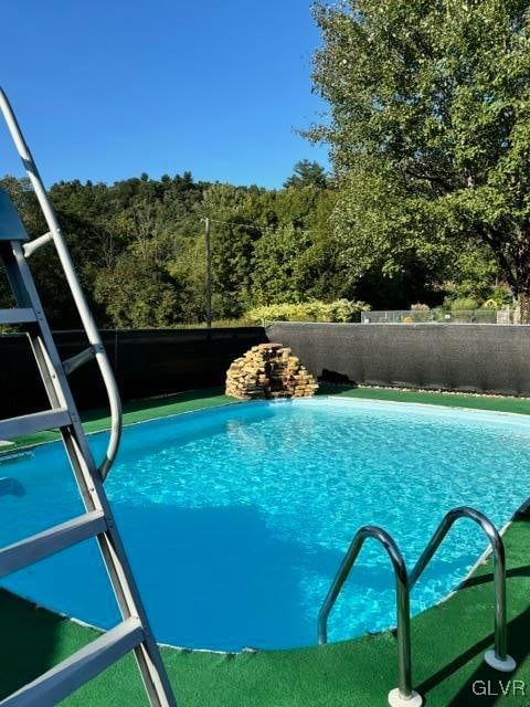 view of swimming pool