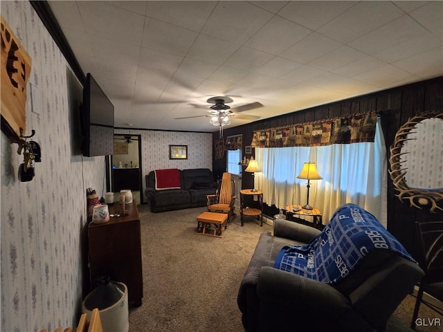 carpeted living room featuring ceiling fan