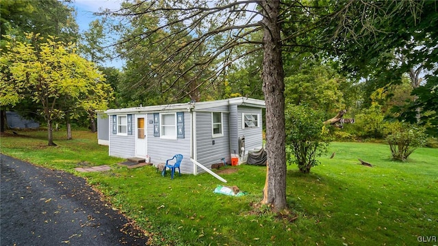 view of outdoor structure featuring a yard