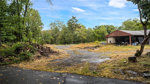 898 Browntown Rd, Plainfield Twp, PA 18064 - view of yard featuring an outbuilding and a wooded view