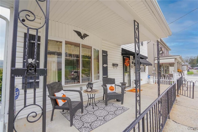 view of patio / terrace with covered porch