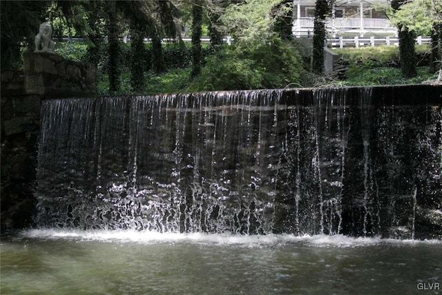 view of yard featuring a water view