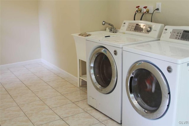 laundry room featuring light tile patterned floors and independent washer and dryer