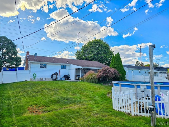 view of yard featuring a fenced in pool