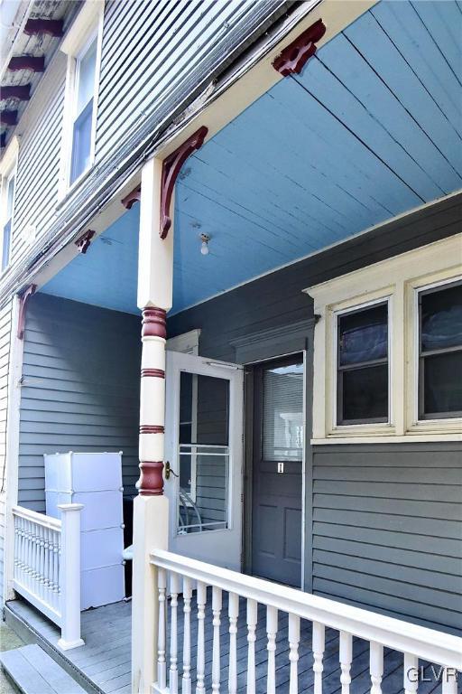 entrance to property with covered porch