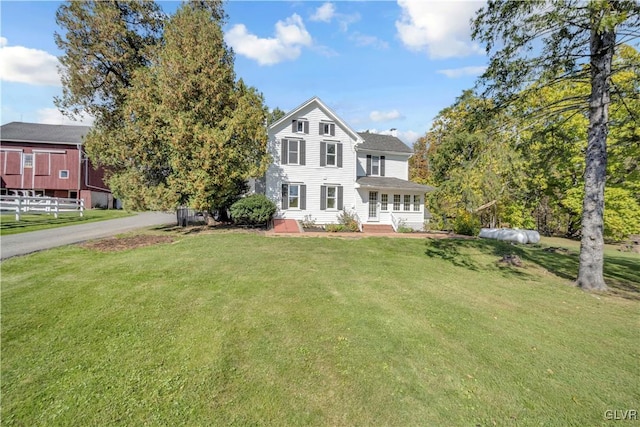 view of front of house featuring a front lawn