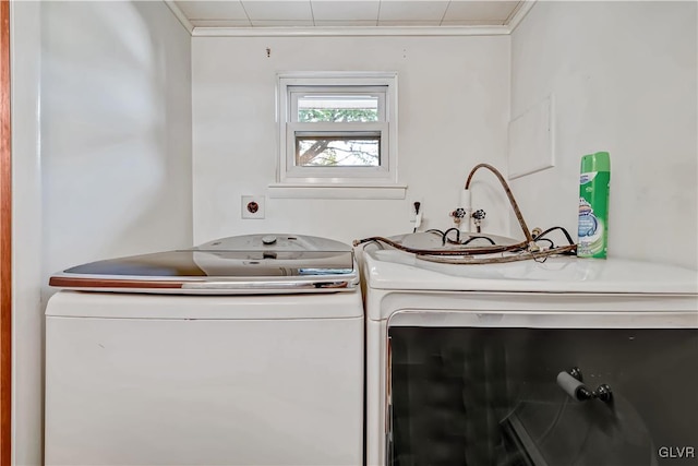 laundry room with crown molding and washer and clothes dryer