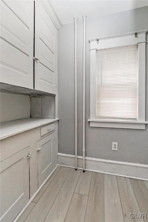 laundry room featuring light hardwood / wood-style floors