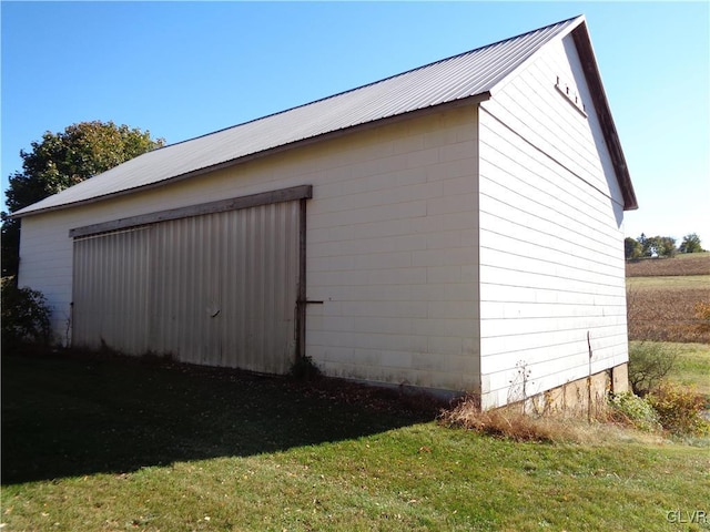 view of outdoor structure featuring a lawn