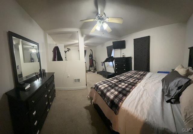 bedroom featuring carpet and ceiling fan