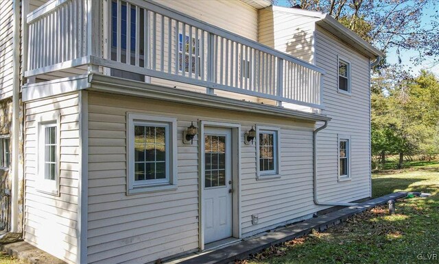 3331 Walnut St, Bethlehem Twp, PA 18020 - back of property with a balcony