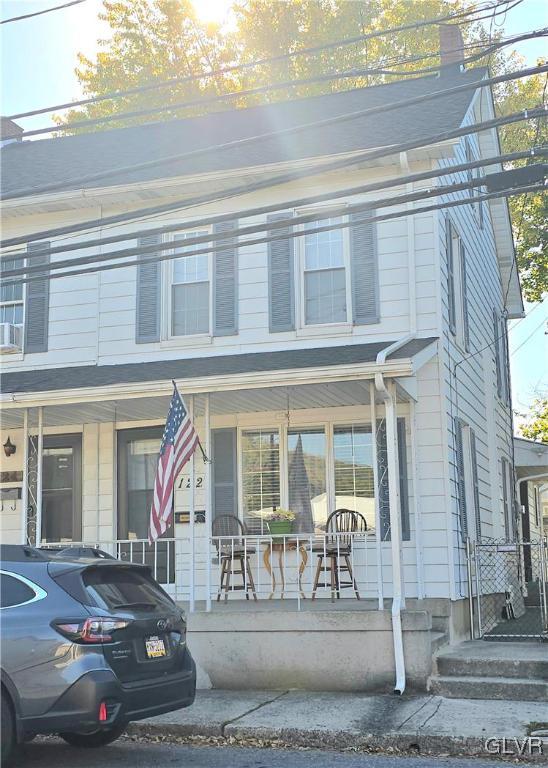 view of front of property featuring covered porch